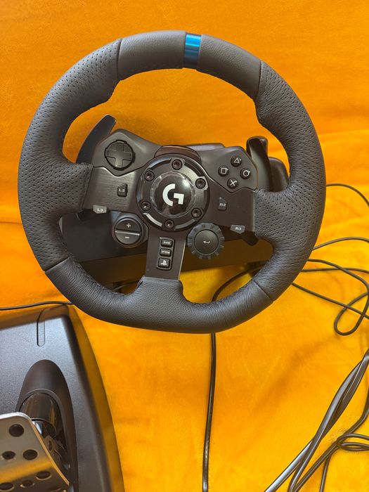 Волан Logitech G923 PS4. Като нов. PS4, PS5, PC