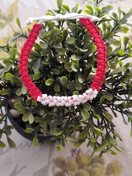 Мартеници на едро