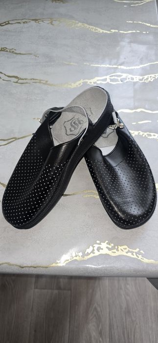 Целевые тапочки 42 размера,кожа.