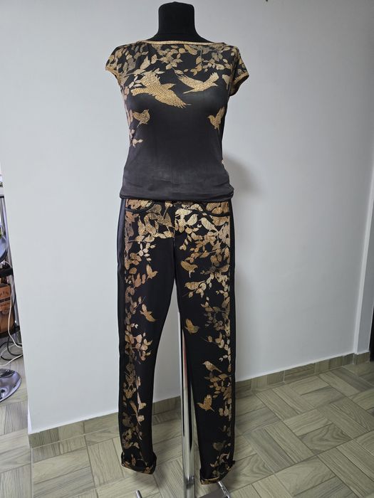 Pantaloni cu imprimeu auriu si piele naturala vegana;