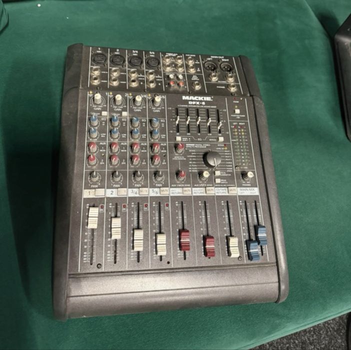 Mackie DFX6 Mixer.