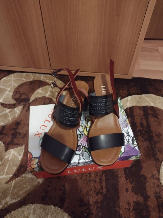 Vând sandale ,stare nou