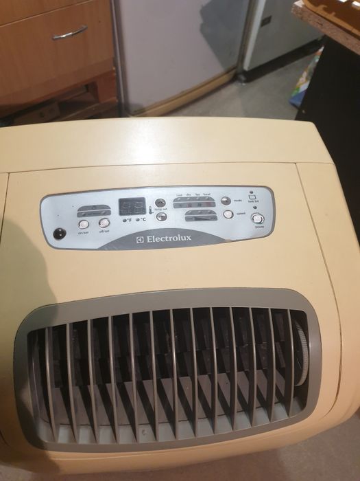 Vând AC portabil Electrolux
