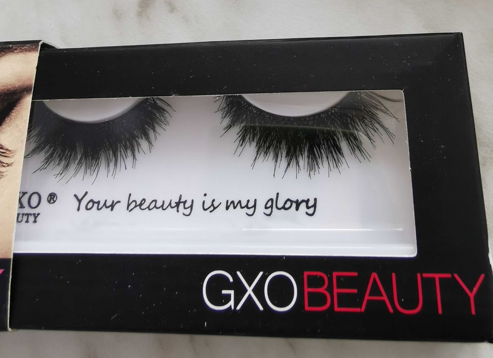 Vând gene false noi în cutie