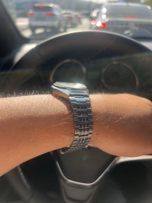 Orient soat sotiladi kristal oynasi