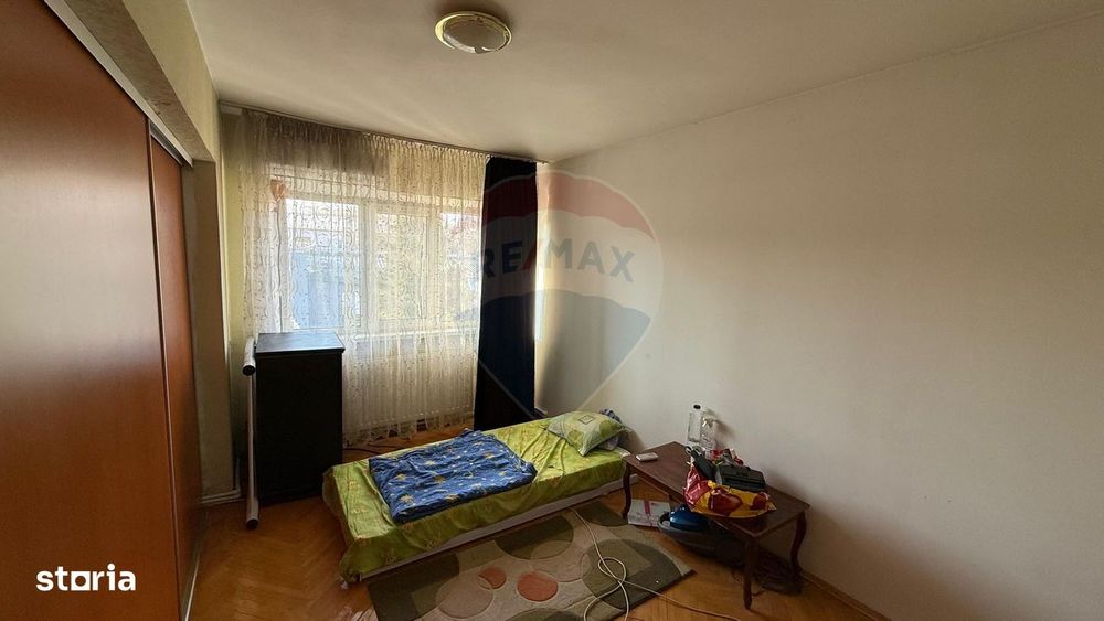 Apartament cu 4 camere de vânzare și boxă 12 mp zonă Ultracentrală