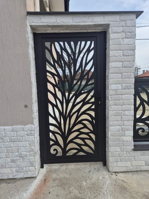 Врата метална врата