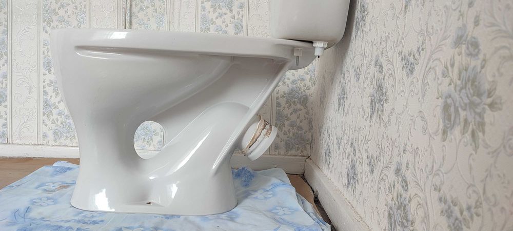 Унитаз практически новый