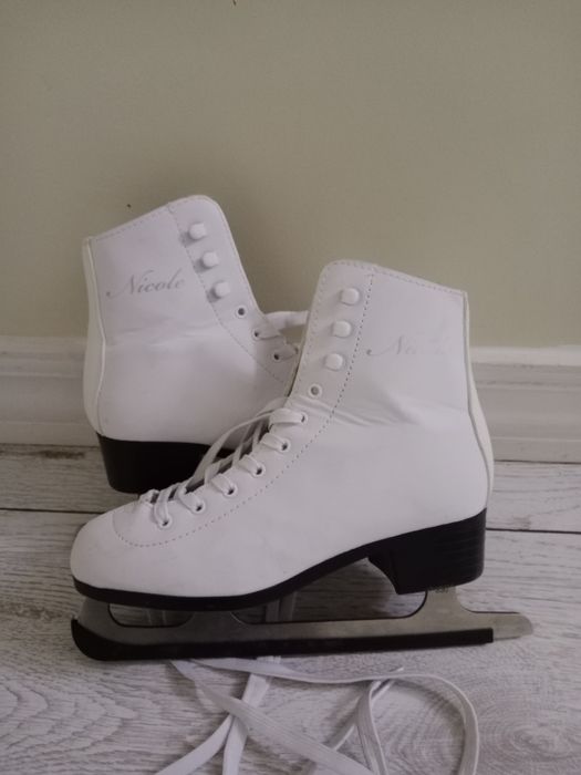 Коньки 38 фигурние СРОЧНО