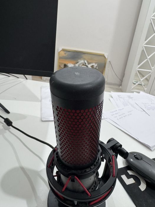 продаю микрофон hyper x quadcast
