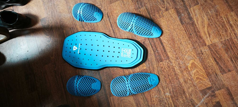 Продавам мото екипировка