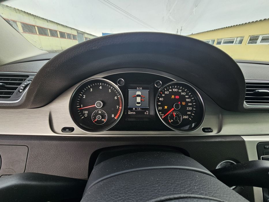 Vand dezmembrez vw passat B7  , 60000 km , 1.8 tsi , 160 cp ,  AVARIAT