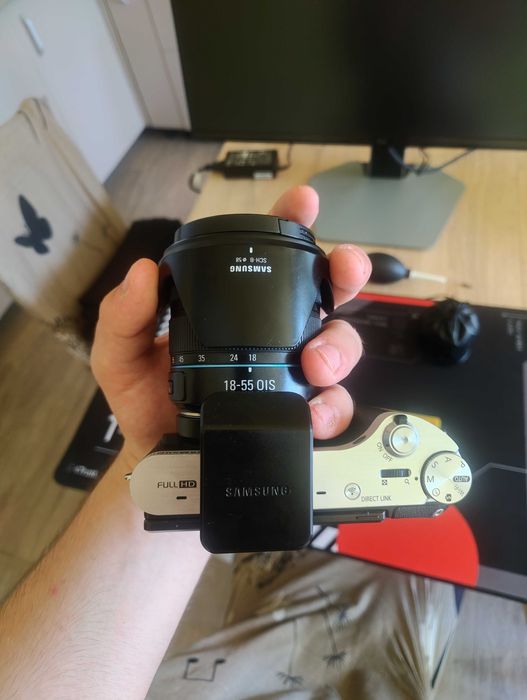 Camera Samsung nx 300 cu 4 obiective