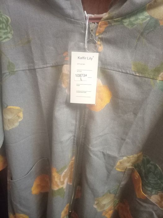 Продам кофточку с капюшоном в Таразе