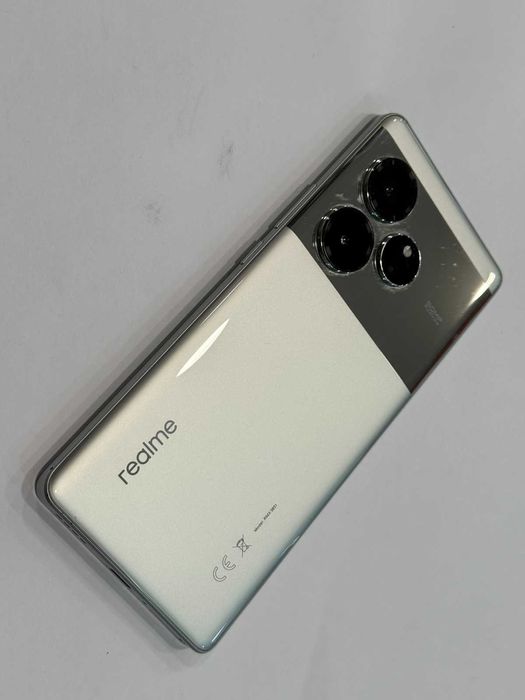 Realme GT 6 – 512GB памет / 16GB RAM