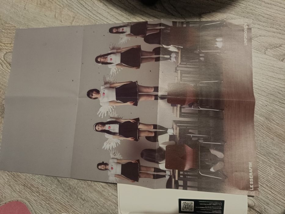 Kpop албум Unforgiven на Le Sserafim