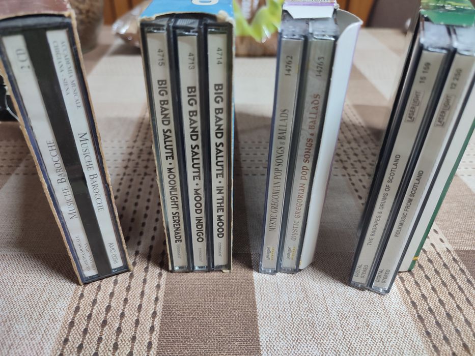 CD uri muzică în stare foarte bună