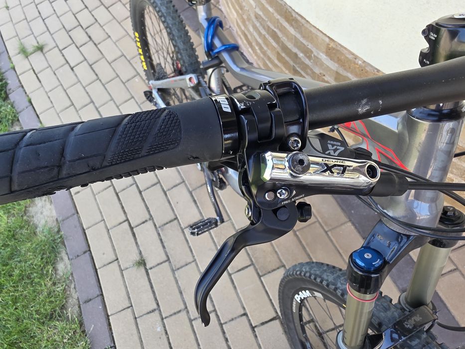 Bicicleta full suspension Giant X1