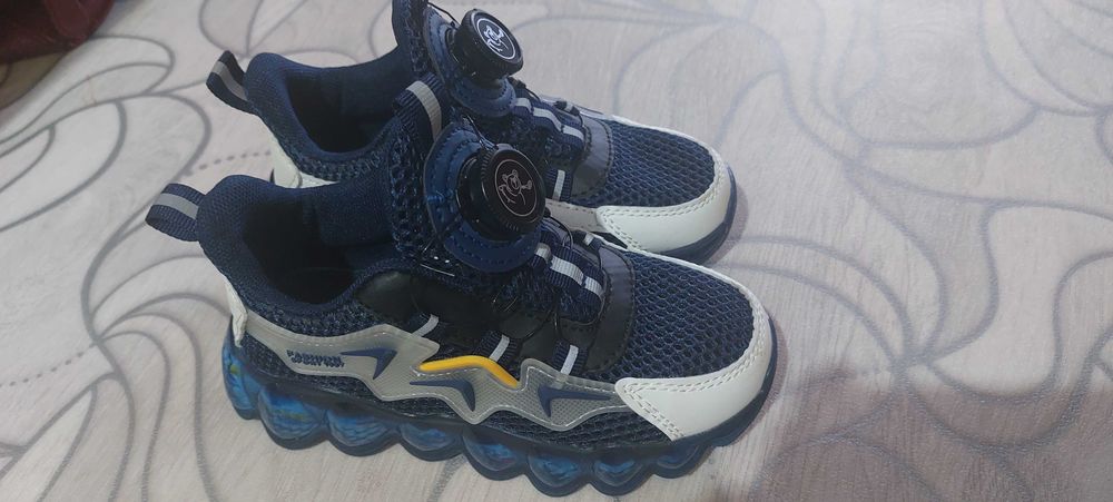 Кроссовки 29 размер.Туфли.