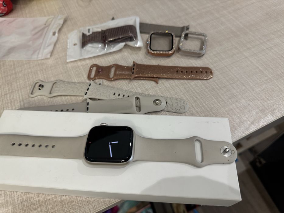 Apple Watch Series 9 - 45mm Starlight (алуминий)