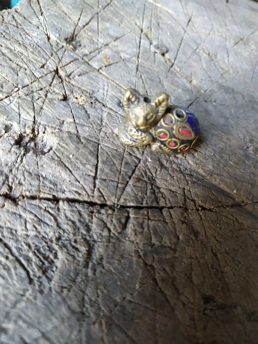 Продам маленькую статуэтку кошки.