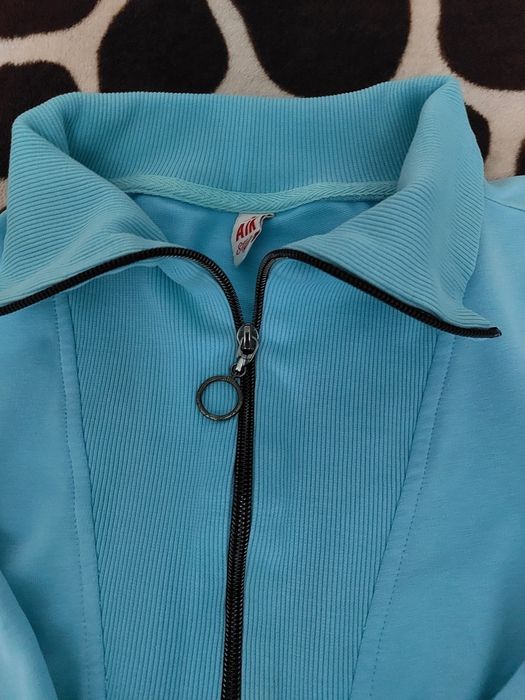 Продам спортивный костюм