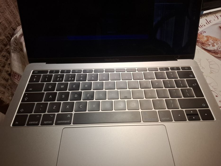 Продавам/Бартер Macbook pro 13 2017 ЧЕТИ ОПИСАНИЕТО!