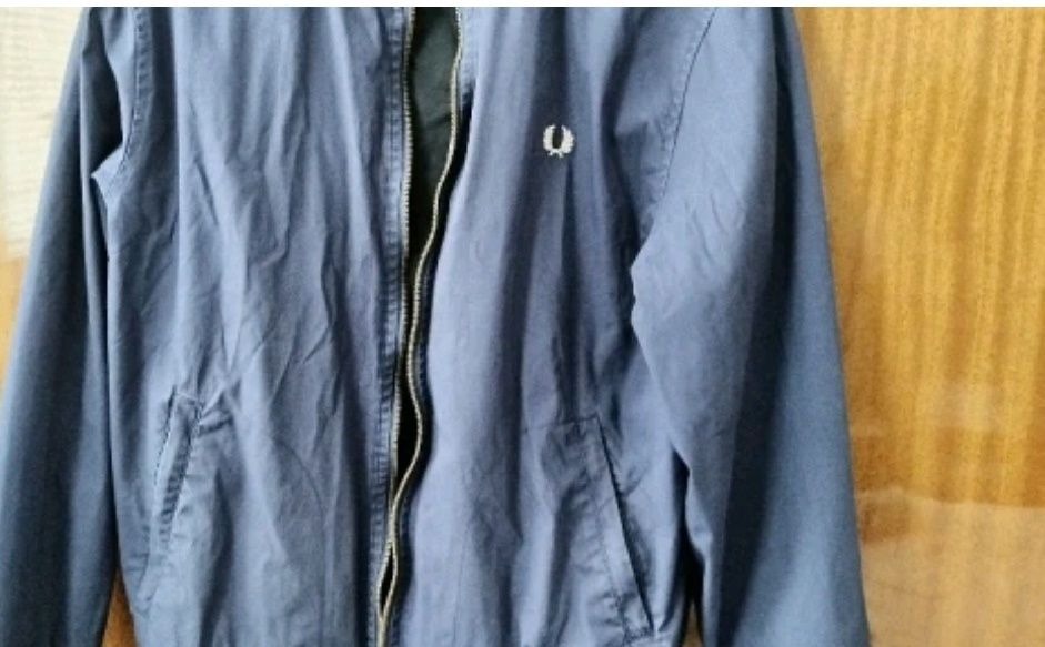 Мъжко синьо яке.