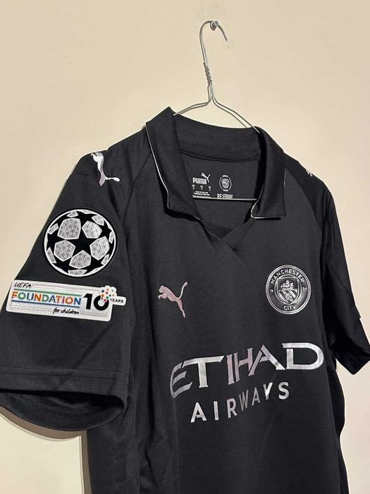 Тениска на Manchester City с Haaland и баджове на Шампионска Лига!