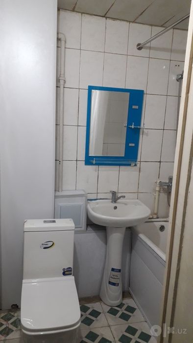 Срочно 1 хона 1 чи этаж квартира ижарага берилади орентир Азиз бозор .