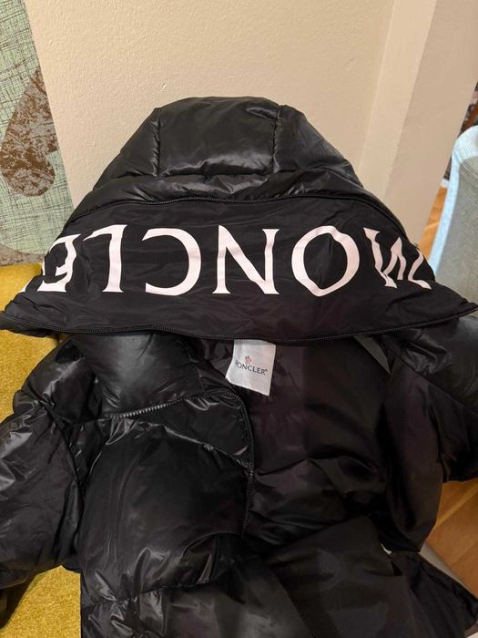 Черно Huppelong down jacket Moncler