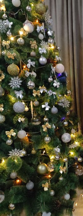 Продам искуственную новогоднюю ёлку