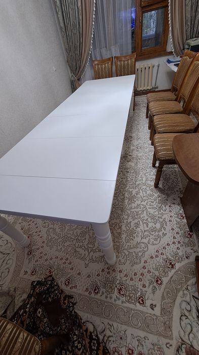 Стол- трансформер белого цвета, новинка.