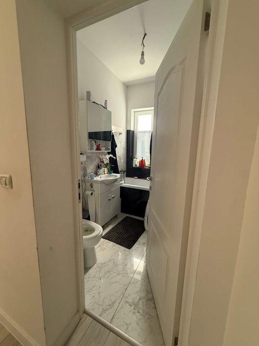 Proprietar - vand apartament