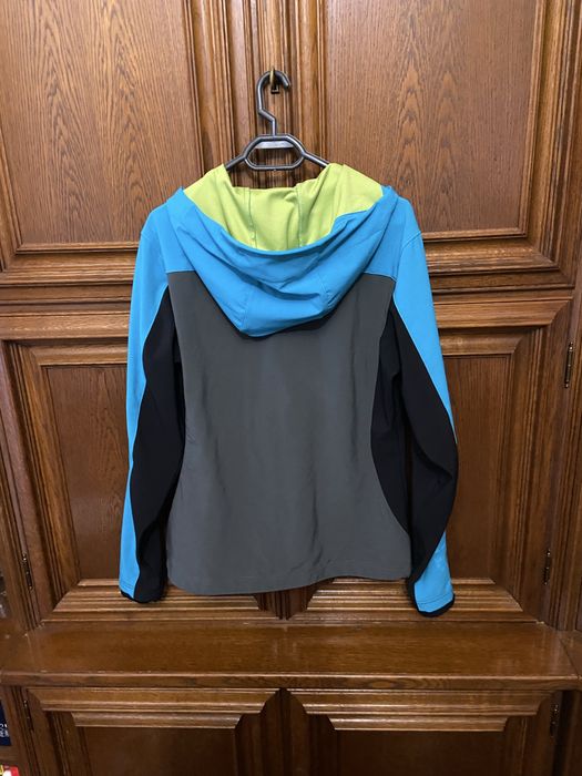 Vând jachetă softshell Edelrid Tricia