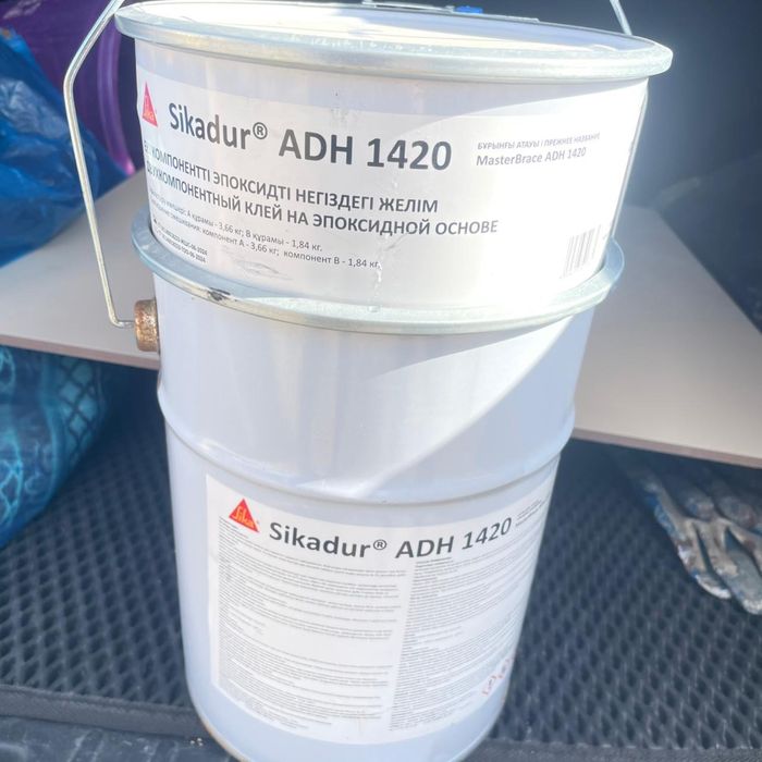 Клей эбоксидный.