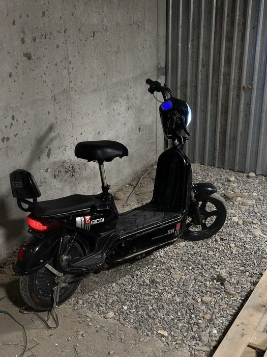 продам ск8 электро мопед