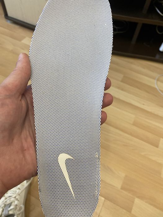 Продам кроссовки Найк оригинал .