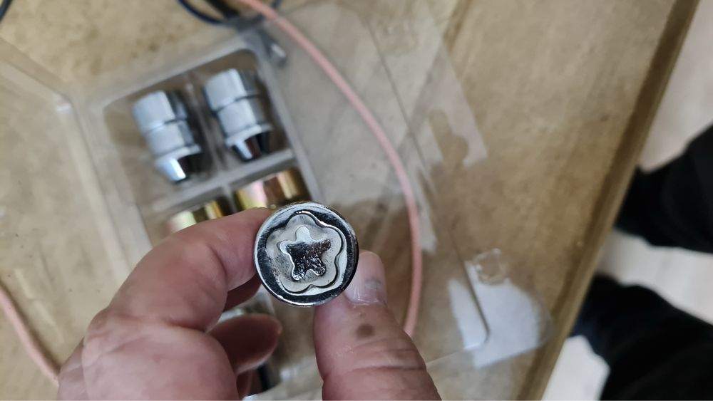 Секретка на колеса 12х1,5мм