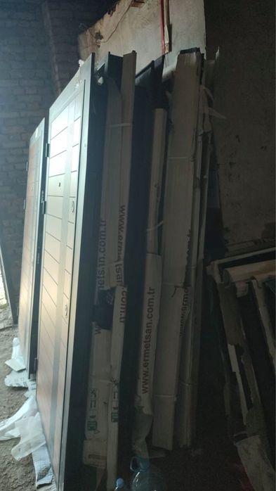 Расспродажа новых дверей.
