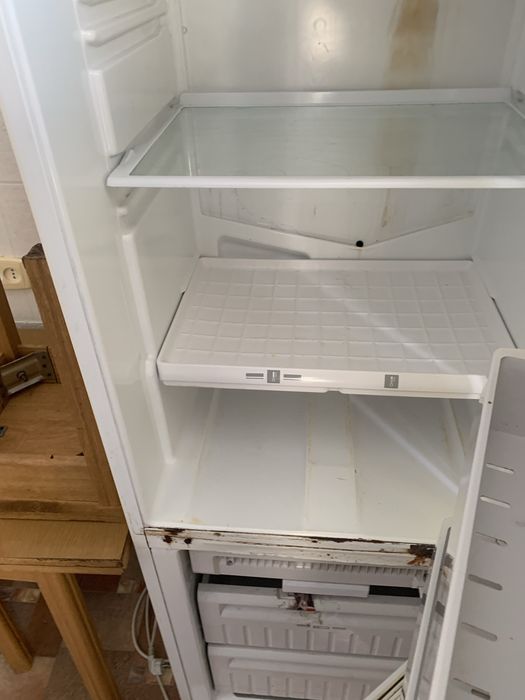 продам холодильник двухкамерный срочно!