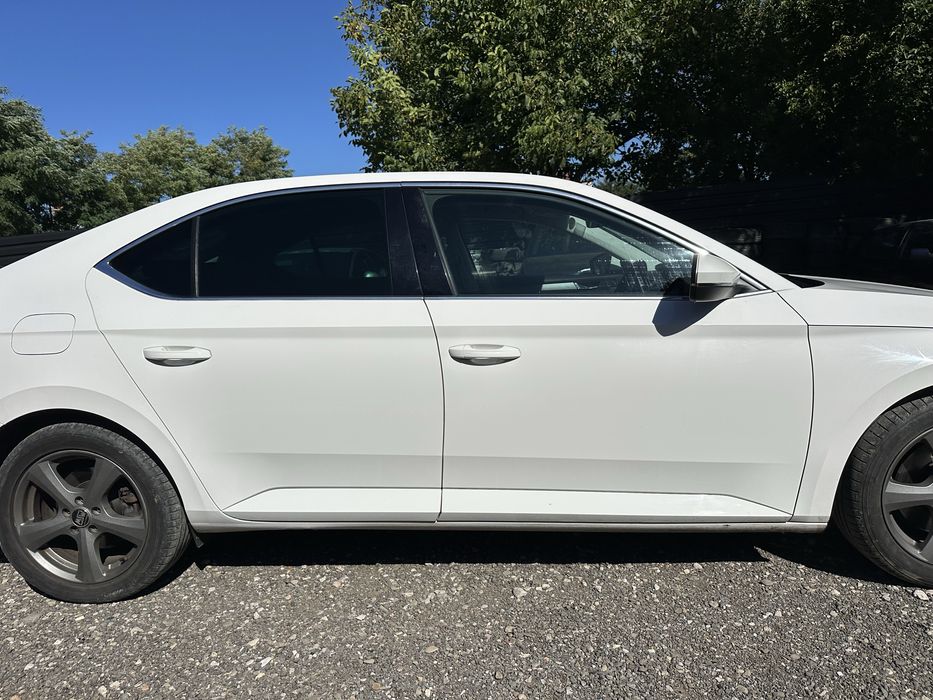 Usi dreapta / Portiere dreapta Skoda Superb 2015-2023