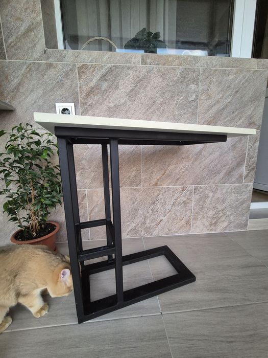 Продам приставной столик