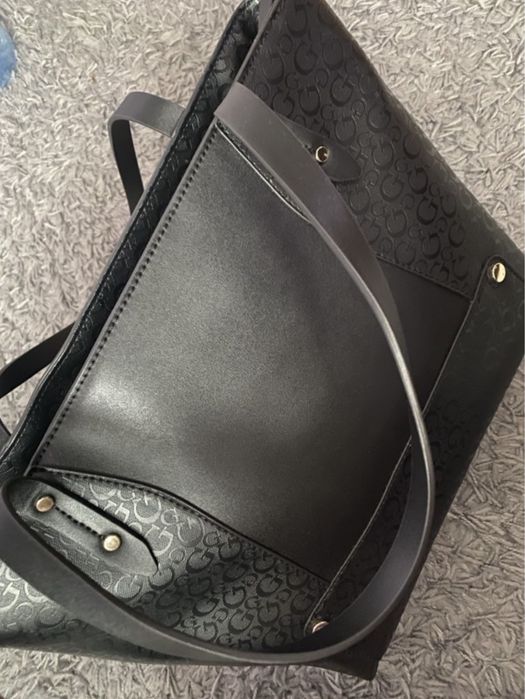 Geanta guess pentru ea