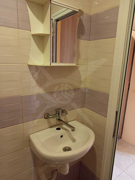 Дава се под наем Двустаен апартамент в Варна, Колхозен пазар - 65 кв.м за 300 € - Снимка #3