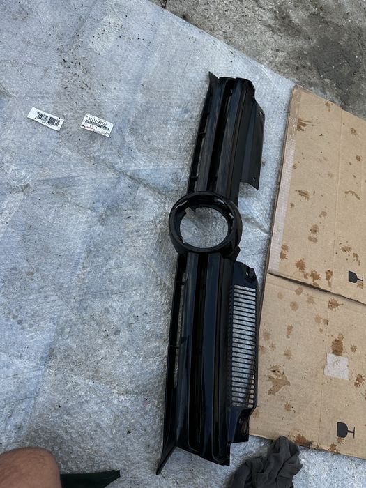 Grilă radiatir vw golf 6.cod:5K0853653.