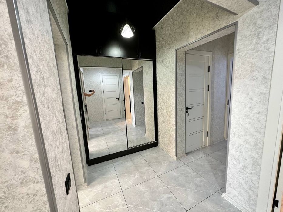 Продается 3//7//9 Ойбек мебелью техникой ЕВРО 75квадрат