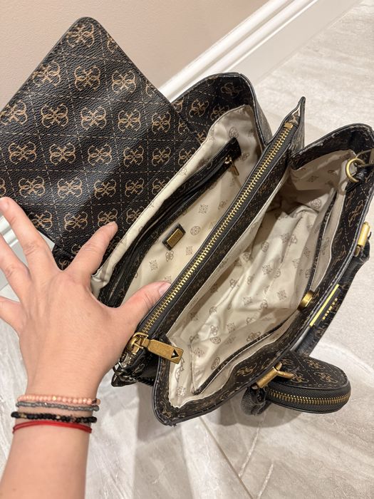 Оригинална чанта Guess