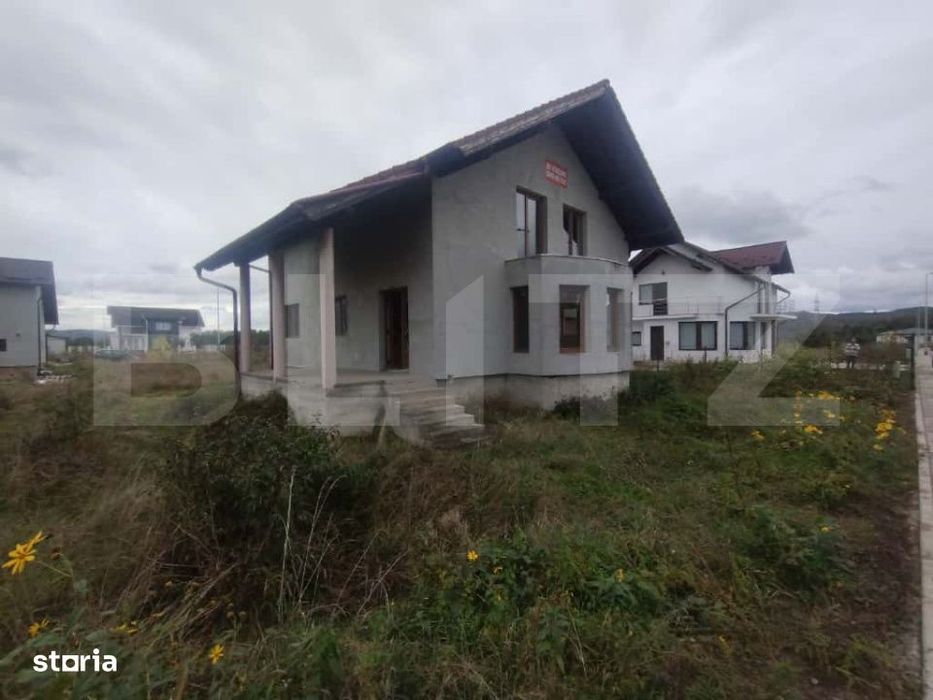 Casa de 140 mp, pe 2 nivele, 4 camere, oras Beclean