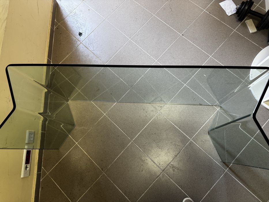 Стъклена холна маса